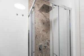Shower, hair dryer, bidet, towels - Il Chiostro 4 - Monolocale (Vimercate)