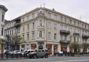 Exterior - Rooftop Green Apartment at Rustaveli Avenue (T'bilisi)