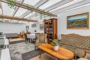 Lobby sitting area - Flóki Guesthouse (Reykjavik)