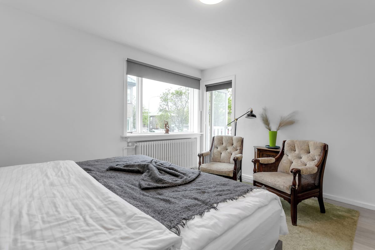 Soundproofing, free cots/infant beds, free WiFi, bed sheets