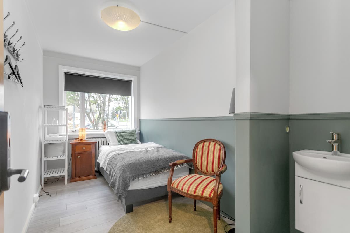 Soundproofing, free cots/infant beds, free WiFi, bed sheets