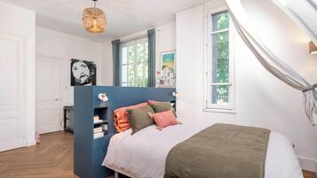 5 slaapkamers, een strijkplank/strijkijzer, reisbedje, wifi