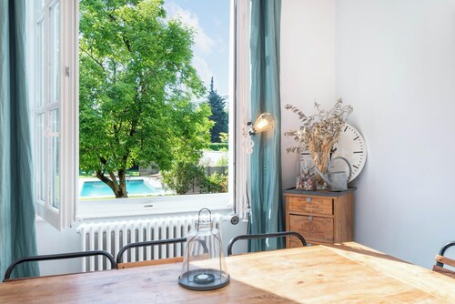 Queen - British garden residence with swimming pool