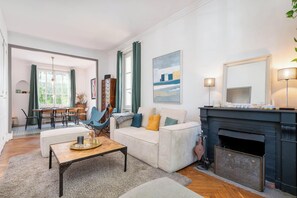 TV, fireplace, ping pong