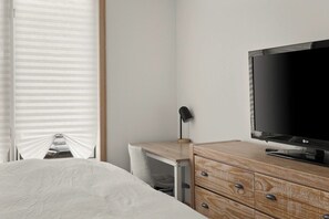 2 bedrooms, WiFi, bed sheets - The Alpine Escape | Slope-Side Condo at Mount Snow (Dover)