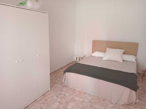 3 quartos, ferros/tábuas de passar roupa, Wi-Fi, roupa de cama