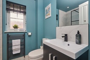 Hårføner og håndklær