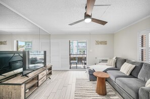 Smart TV - Ocean and Bay view luxury condo with balcony (Ocean City)