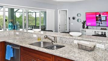 Villa | 3 bedrooms, Internet