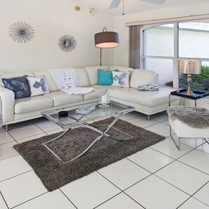 Interior - Su Casa - XXL Pool Area Pool Spa 3 Bedroom 2 Bath (Cape Coral)