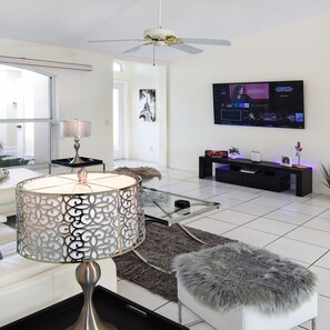 Villa - Su Casa - XXL Pool Area Pool Spa 3 Bedroom 2 Bath (Cape Coral)