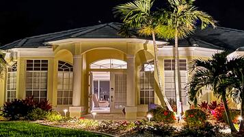 Villa | 3 bedrooms, Internet