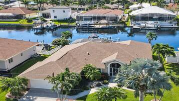 Villa | 3 bedrooms, Internet