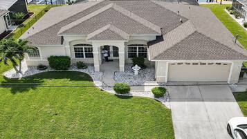 Villa | 4 bedrooms, Internet