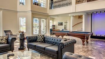 Villa | 4 bedrooms, Internet