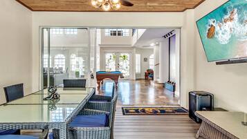 Villa | 4 bedrooms, Internet