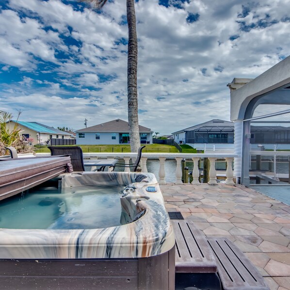 Outdoor spa tub
