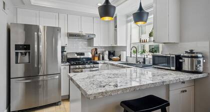 LA Magic Mountain Getaway: Pool, Views, Playground, BBQ