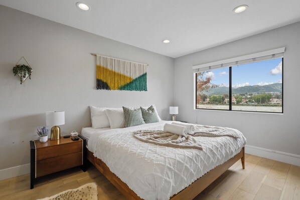 2 bedrooms, desk, iron/ironing board, free WiFi