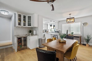 Dining - LA Magic Mountain Getaway: Pool, Views, Playground, BBQ (Santa Clarita)