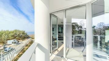 Leilighet – executive, delvis sjøutsikt | 2 soverom, strykejern/-brett, wi-fi (inkludert) og sengetøy