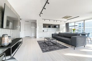 Executive-huoneisto, osittainen merinäköala | 2 makuuhuonetta, silitysrauta/-lauta, ilmainen Wi-Fi, vuodevaatteet