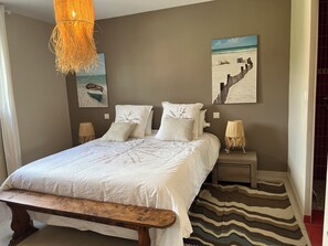 5 chambres, fer et planche à repasser, Wi-Fi, draps fournis