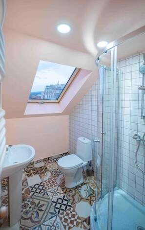 Shower, free toiletries, hair dryer, slippers - Rooftop Orange Apartment Rustaveli Avenue (Tbilisi)