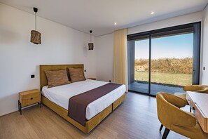 4 bedrooms, internet, bed sheets