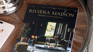 A magazine titled "RIVIERA MAISON" on a glass table. - Hotel aan de Haven (room 6) (Volendam)