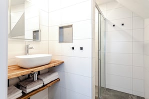 Shower, hair dryer, towels