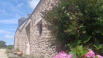 تفاصيل الفندق من الخارج