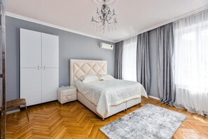 2 bedrooms, iron/ironing board, free WiFi, bed sheets - MaRKoS Sololaki Flat (Tbilisi)