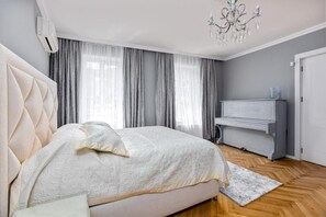2 bedrooms, iron/ironing board, free WiFi, bed sheets - MaRKoS Sololaki Flat (Tbilisi)