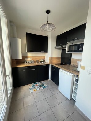 Private kitchen - Duplex 1 Chambre Avec Balcon Très Lumineux (Vaujours)