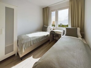 3 slaapkamers, een bureau, een strijkplank/strijkijzer, wifi