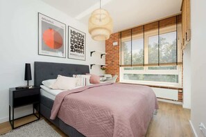 1 slaapkamer, een strijkplank/strijkijzer, wifi, beddengoed