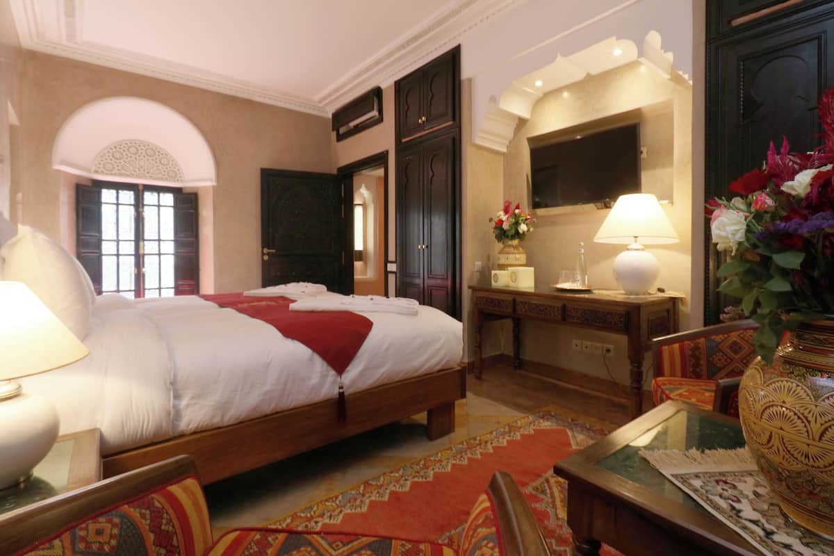 Superior Double or Twin Room | In-room safe, iron/ironing board, WiFi (free), bed sheets