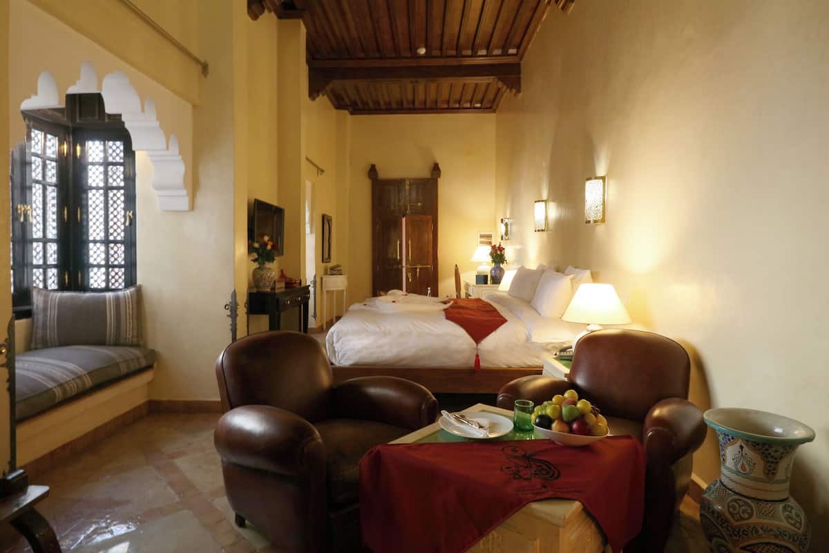 Presidential Suite | In-room safe, iron/ironing board, WiFi (free), bed sheets
