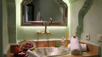 Superior Single Room, Patio | Bathroom