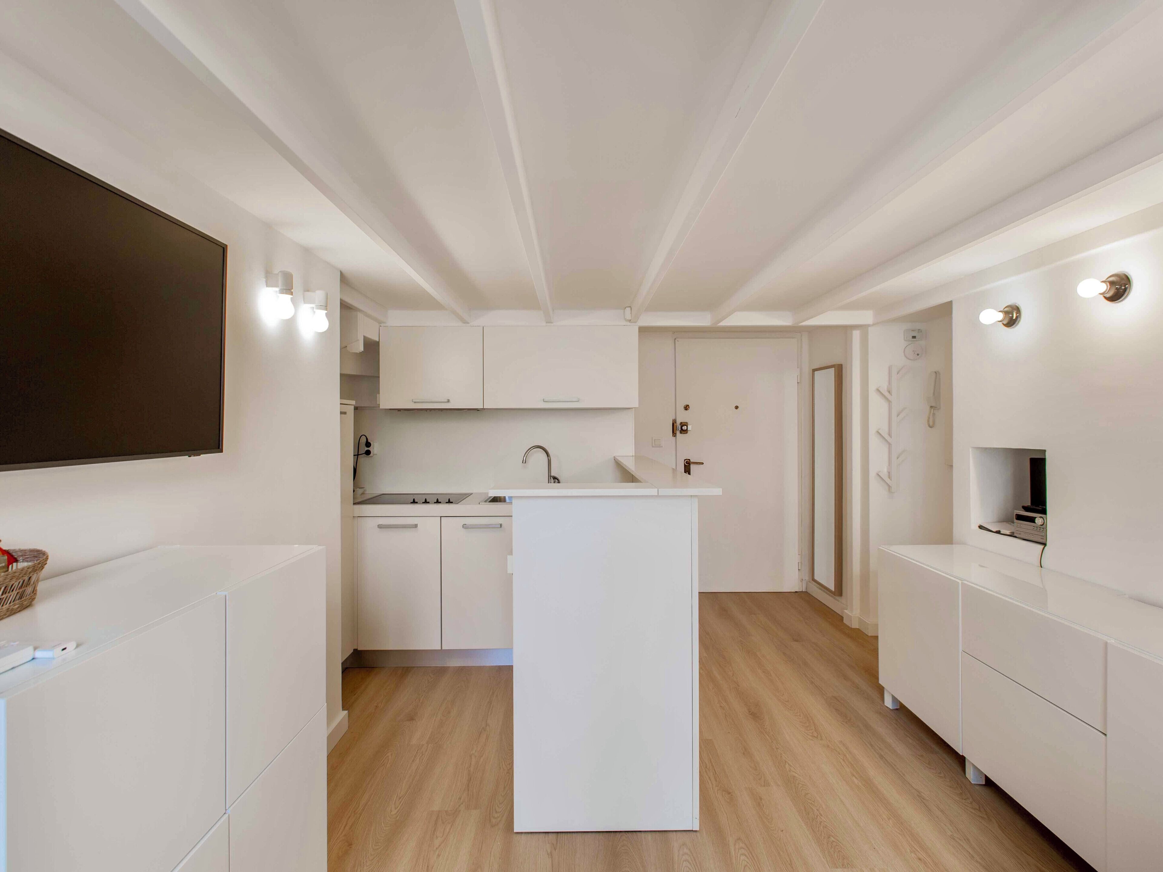 Réfrigérateur, micro-ondes, plaque de cuisson, lave-vaisselle