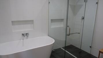 Douche, serviettes fournies