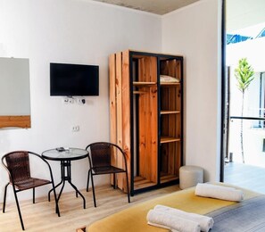ห้องคอมฟอร์ทดับเบิลหรือทวิน, ระเบียง, วิวสวน | Wi-Fi ฟรี
