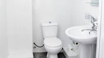 Chambre Triple Standard | Salle de bain