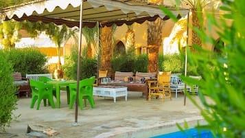 7 piscines couvertes, parasols de plage, chaises longues