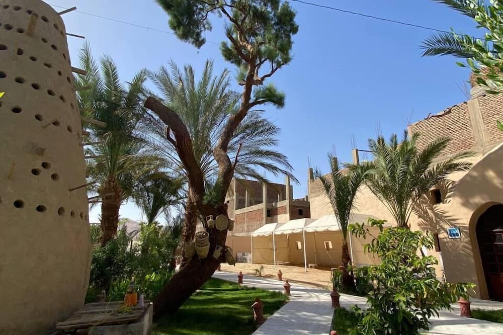 sekhmet hotel