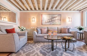 Smart TV, lettore DVD, libri