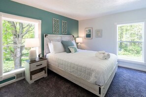 4 bedrooms, free WiFi, bed sheets - Pet-friendly country home near beaches, wineries (Fennville)