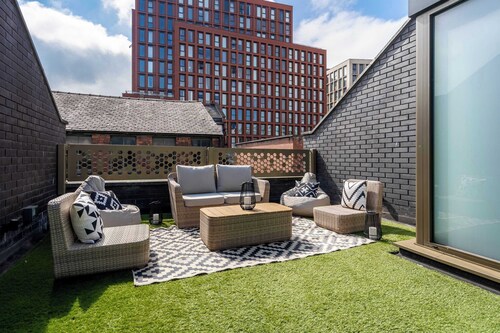 Walk to Canal St. | Luxurious Townhome w/ Roof Top