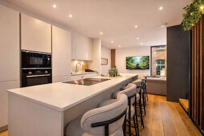 Luxury Townhouse I Private Roof Terrace I Sleeps10